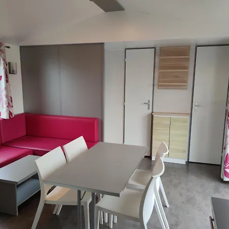 Camping L'oiseau Blanc *